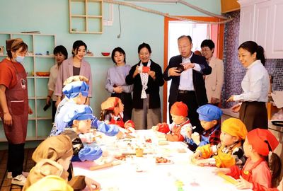 临夏领导到“我家”--济南市七里山幼儿园迎接临夏市教育局考察团
