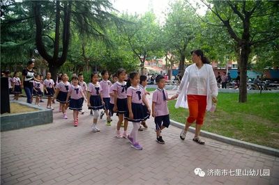 走近小学生的身边 感受不一样的精彩--济南市七里山幼儿大班小朋友参观七里山小学