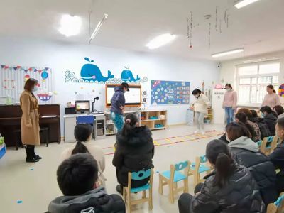 用心对话,温暖前行---济南市七里山幼儿园家长会活动