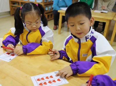 “教”以潜心 “研”以致思--济南市七里山幼儿园教学评比活动