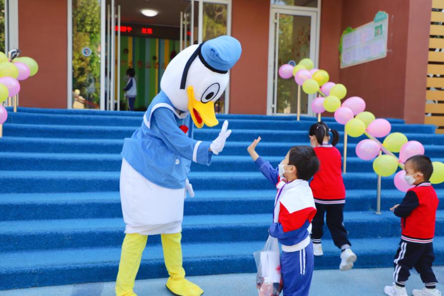 精心准备入园礼，济南市七里山幼儿园温馨迎接萌宝归来